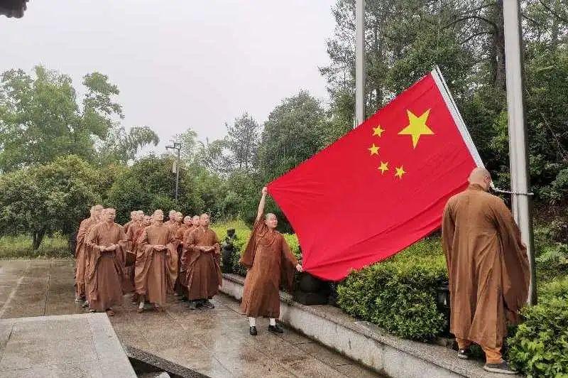 荣威rx5后面雷达掉下来了自己如何处理？