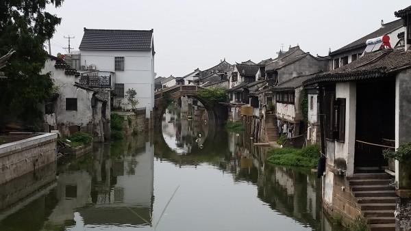 逃离违建房屋8